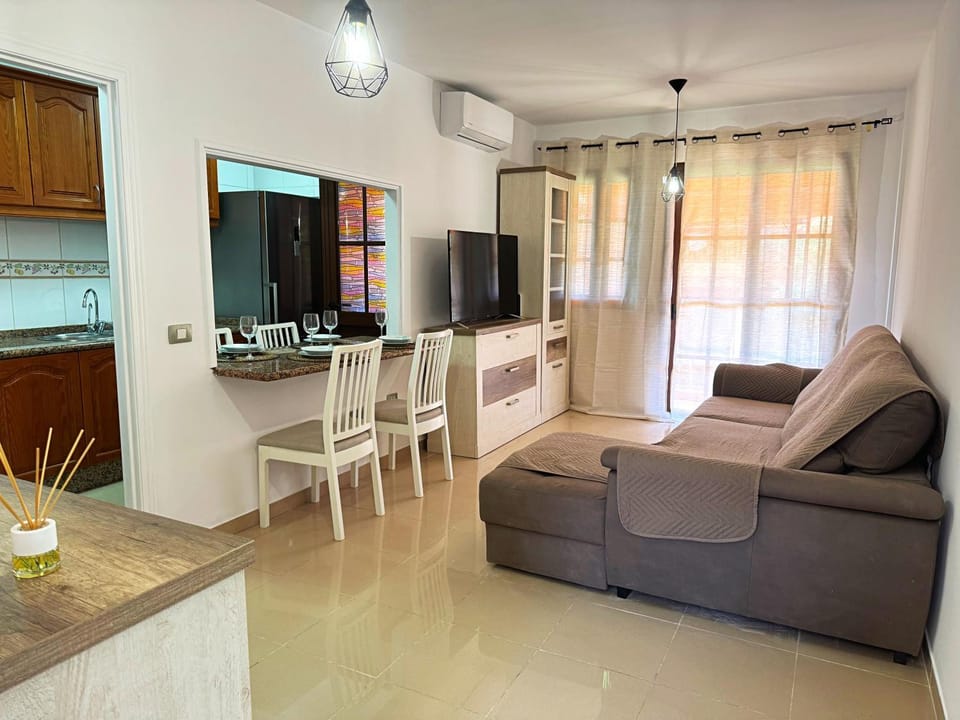 TV and multimedia, Kitchen or kitchenette, Living room, air conditioner