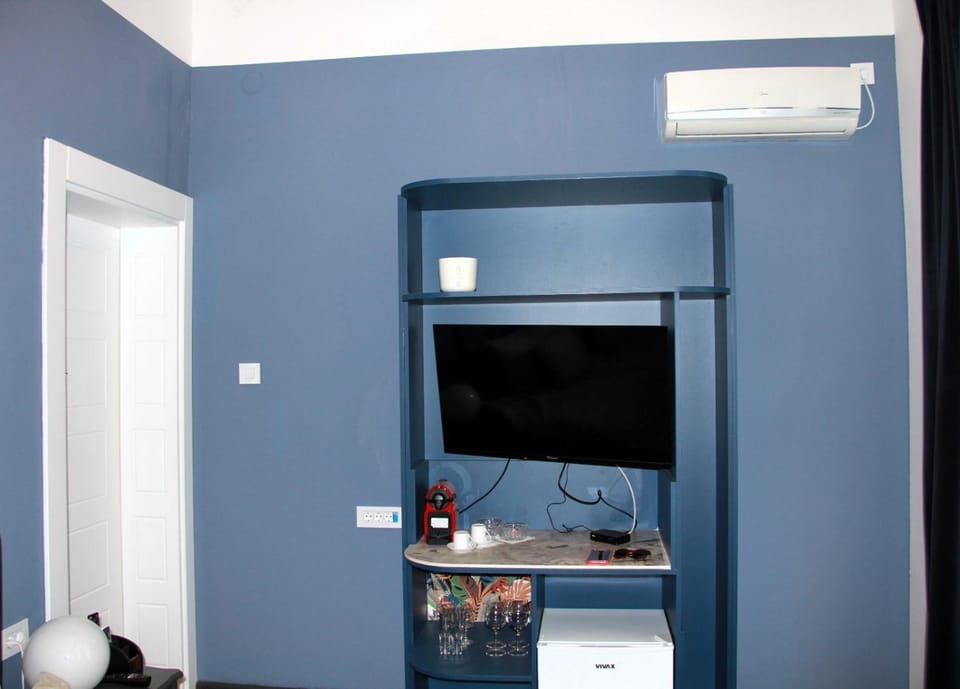 TV and multimedia, air conditioner