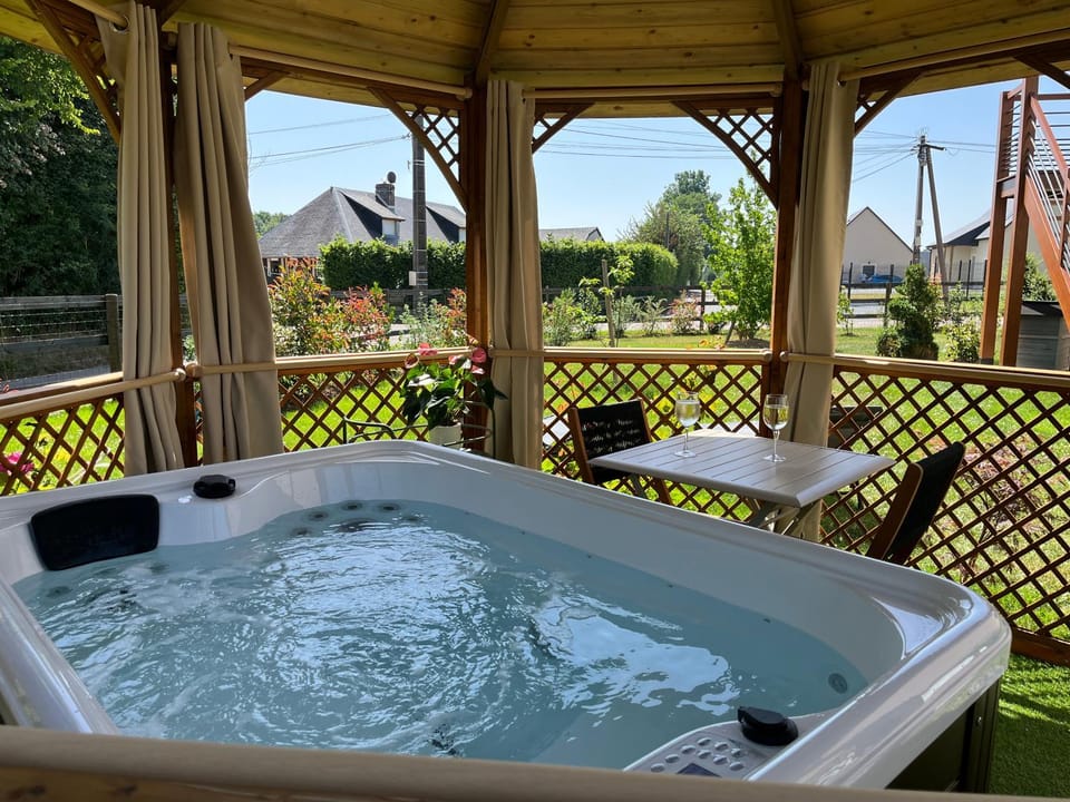 Au pré des chants Bed and Breakfast in Normandy