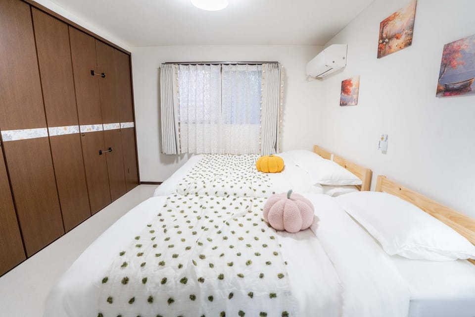 Bed, Photo of the whole room, Bedroom, wardrobe, air conditioner