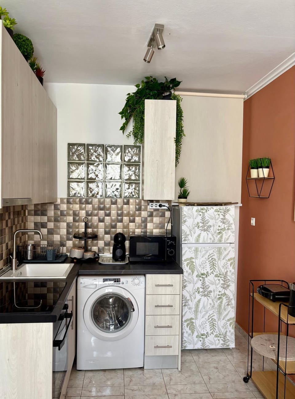Kitchen or kitchenette, oven, stove, washing machine