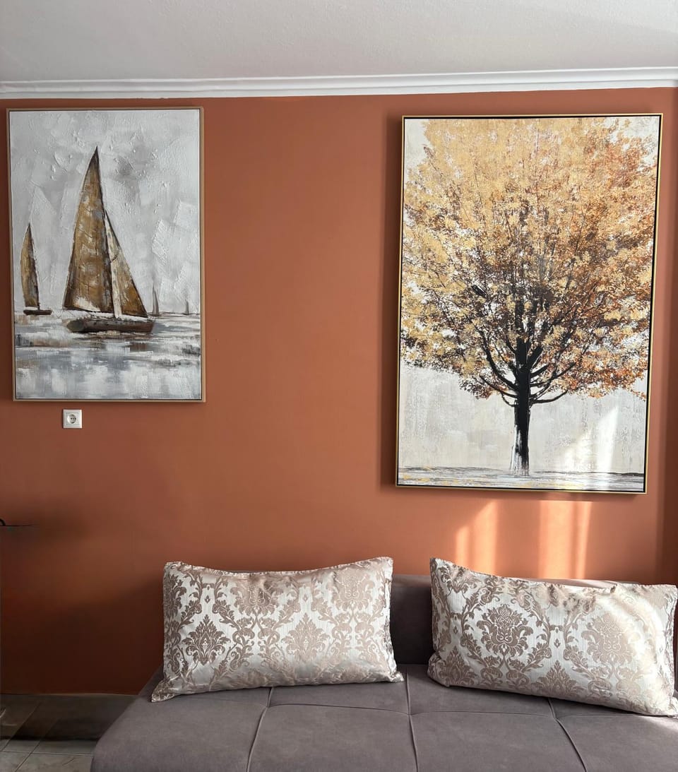 Bed, Living room, Photo of the whole room, Seating area, Bedroom