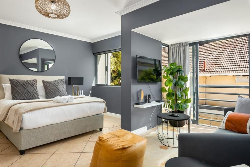 Planet Africa Studio | Pool | Gym Apartment in Sea Point