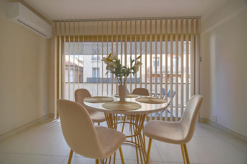 Dining area, air conditioner