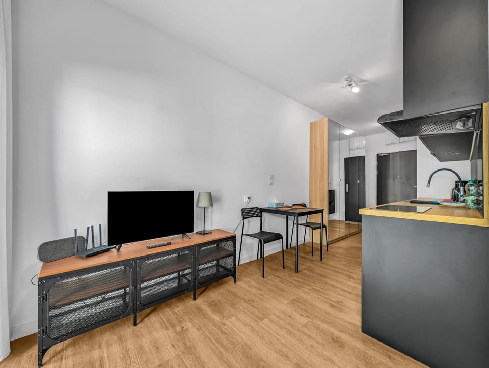 Kitchen or kitchenette, Dining area, oven, stove