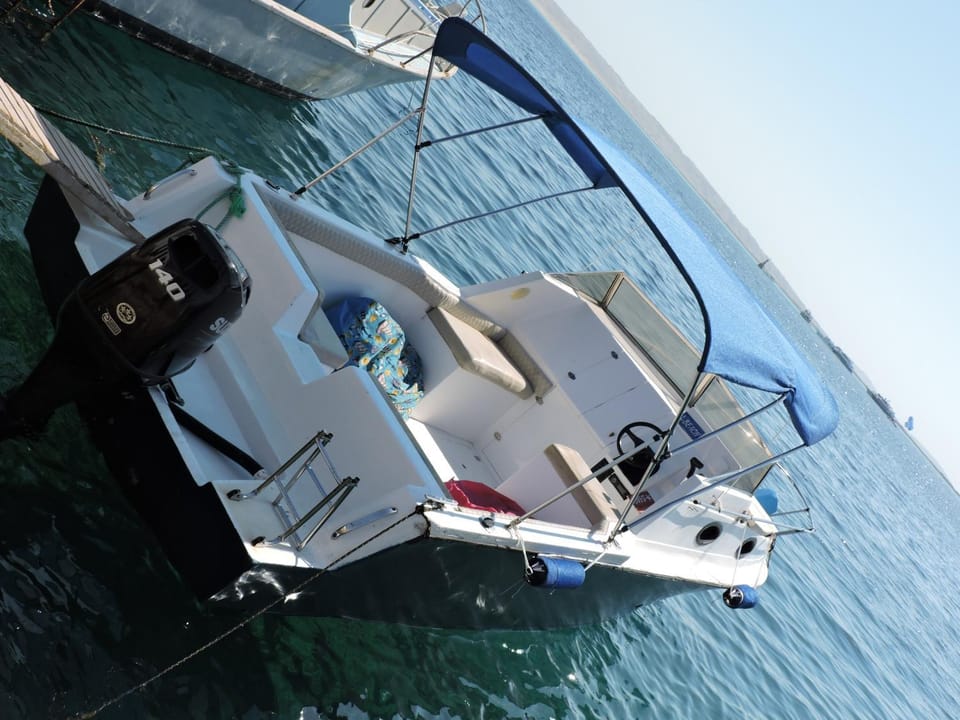aladdin-travels-egy Docked boat in Hurghada