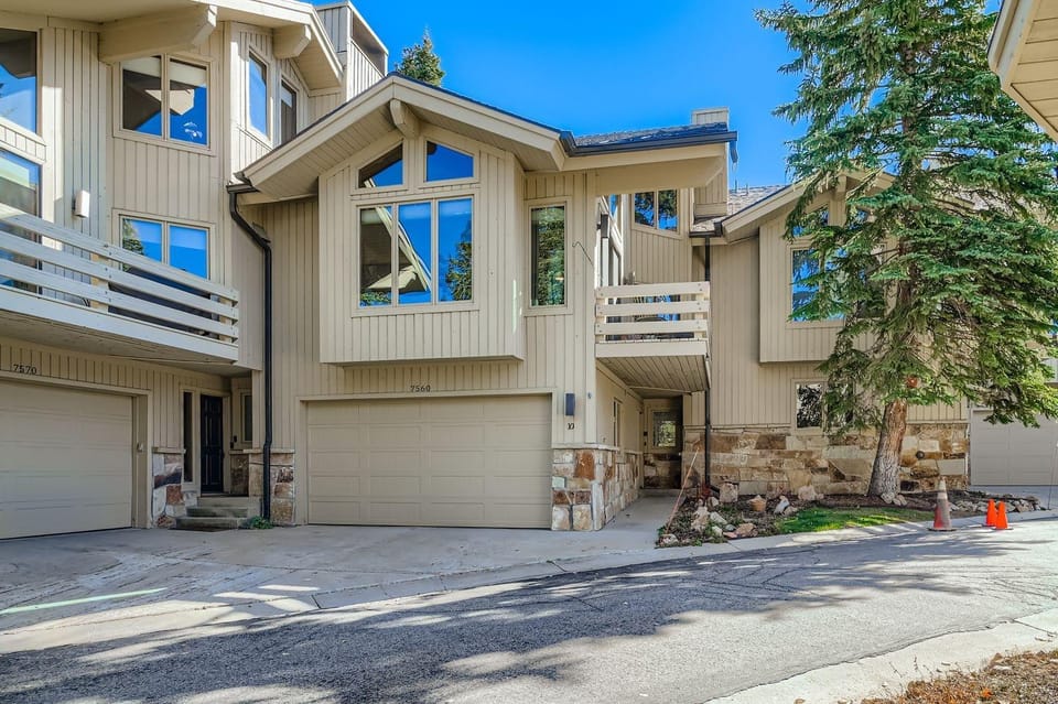 3BR Deer Valley Family Retreat - Hot Tub and Fireplace 7560 home House in Deer Valley