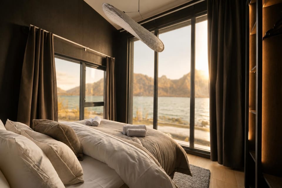 Bed, Natural landscape, Photo of the whole room, Bedroom, Mountain view