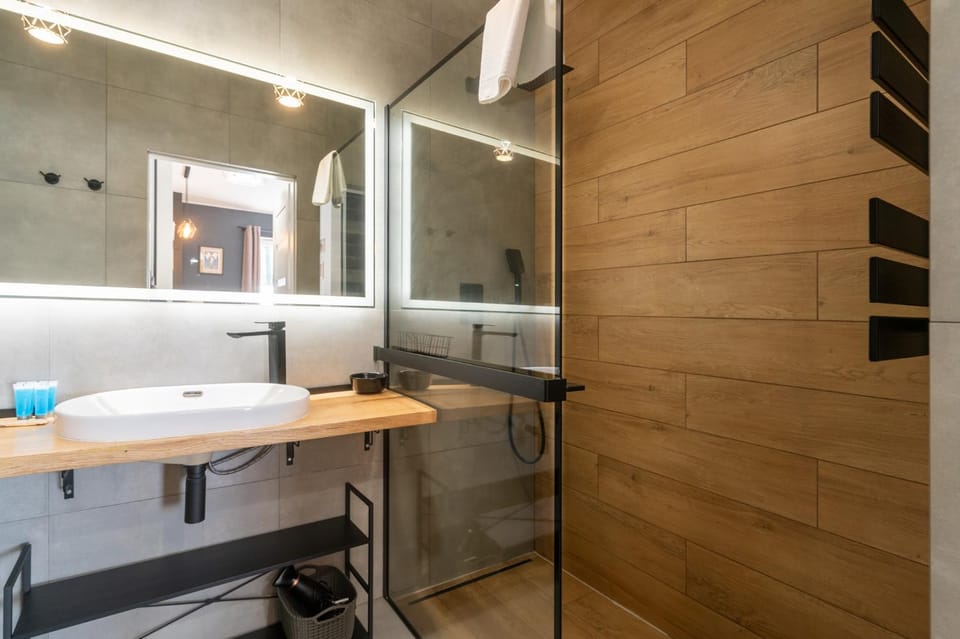 Shower, Bathroom