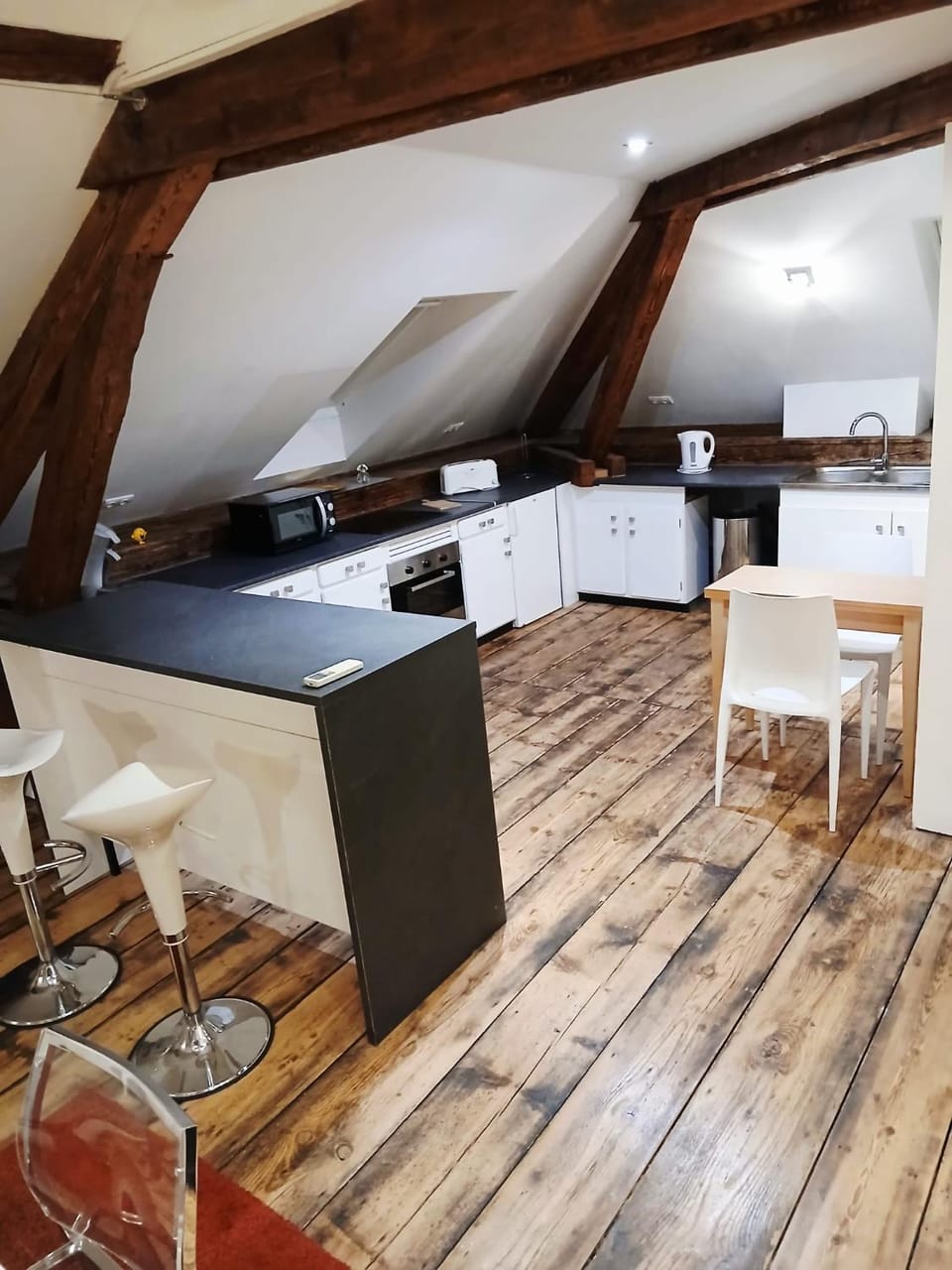Kitchen or kitchenette, Seating area, Dining area