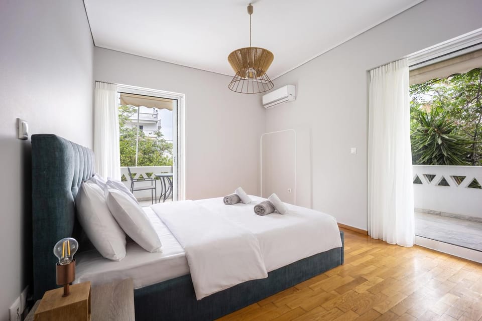 Bed, View (from property/room), Photo of the whole room, Bedroom, air conditioner
