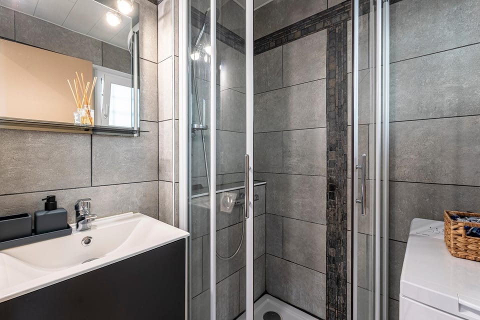 Shower, Bathroom