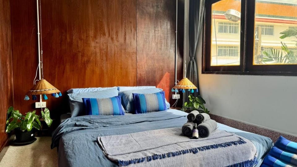 Baan PadSeeEw - Rooftop Riverview Apartment in Bangkok