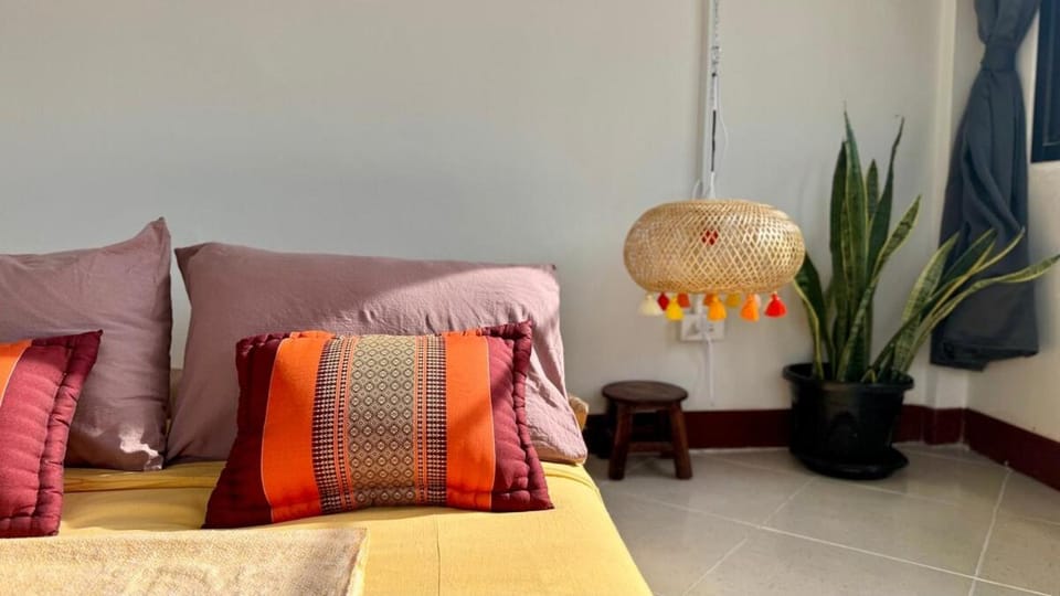 Baan PadSeeEw - Rooftop Riverview Apartment in Bangkok