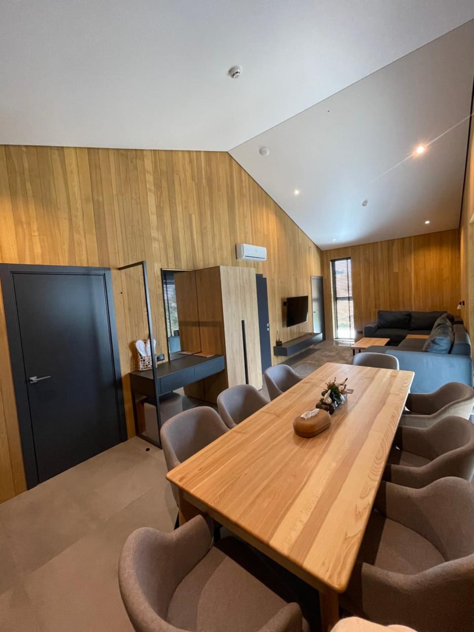 Communal lounge/ TV room, Living room, Seating area, Dining area