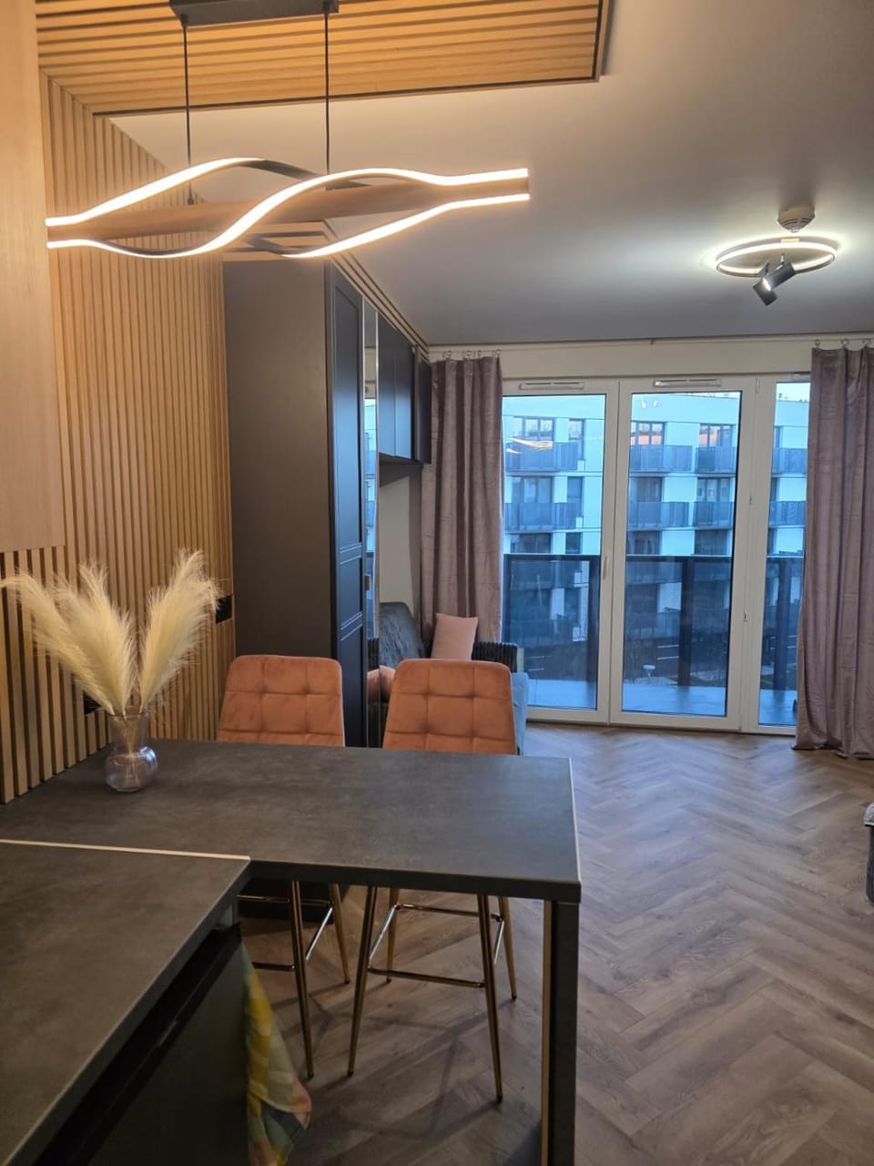 Seating area, Dining area