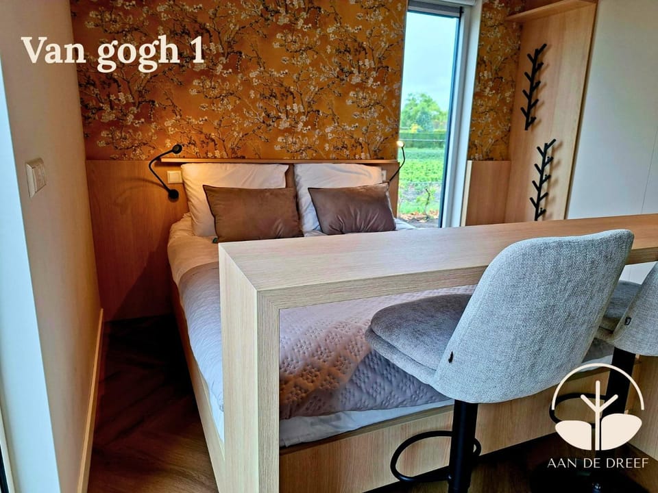 Bed, Living room, Photo of the whole room, Bedroom