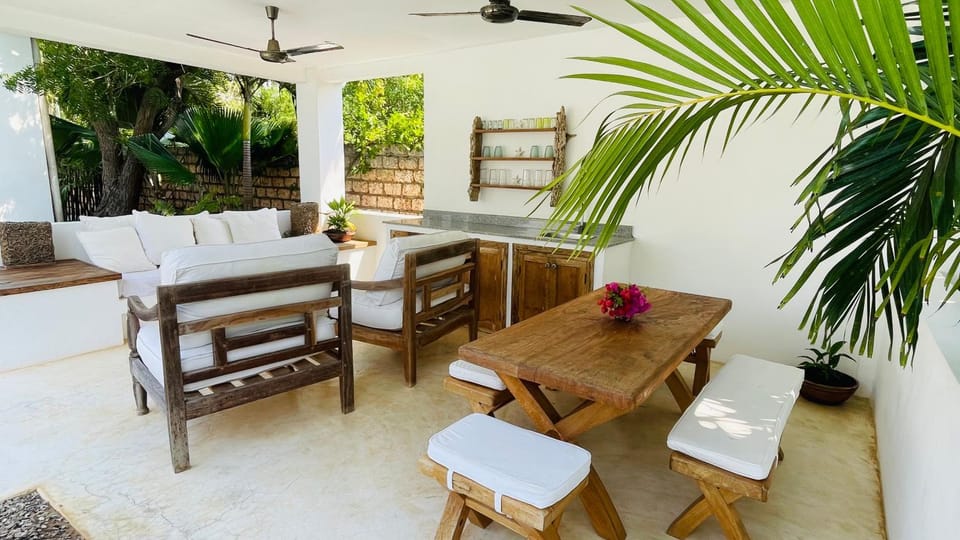 Day, Dining area, Pool view