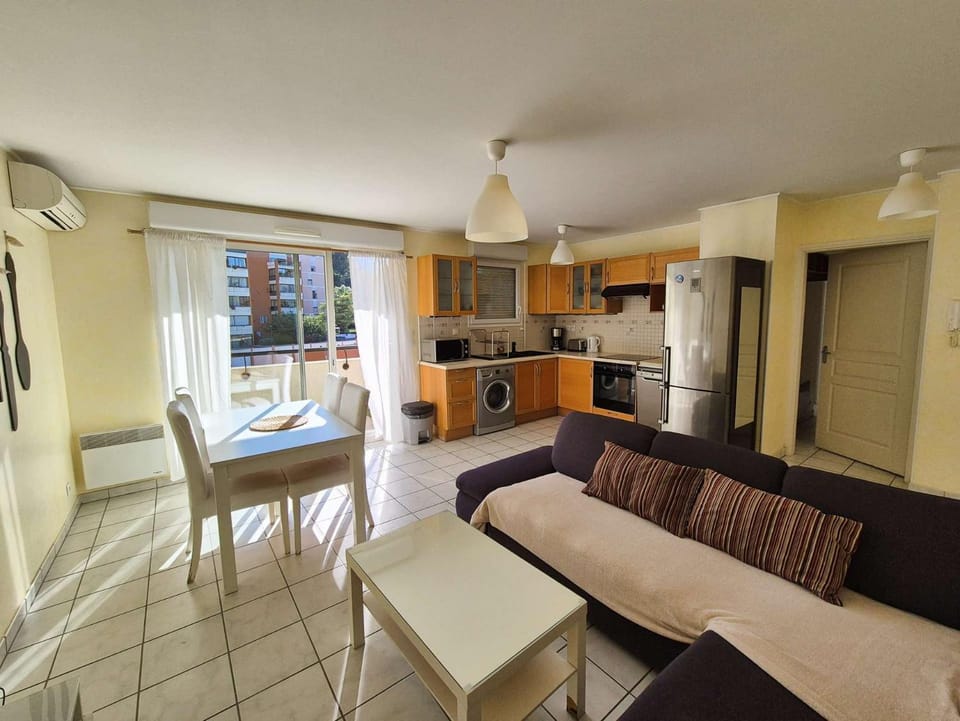 Neuf, 2 chambres, tout confort, ascenseur,Wifi....à pied de la Marina Apartment in La Seyne-sur-Mer