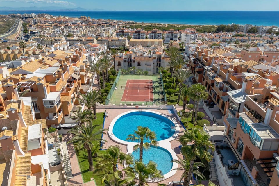 Bird's eye view, Pool view, Sea view, Swimming pool