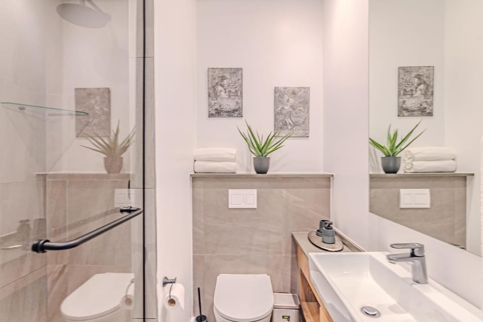 Shower, Toilet, Bathroom