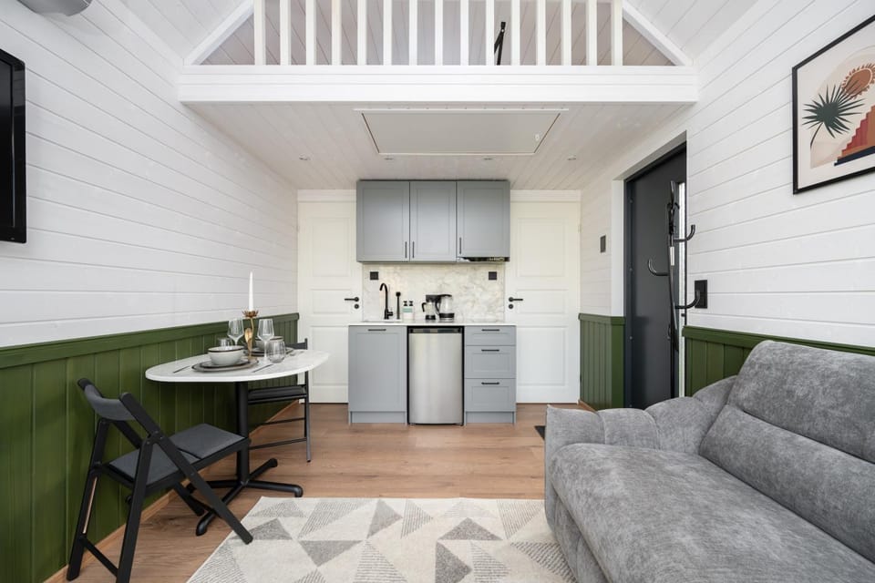 Kitchen or kitchenette, Living room, Seating area, Dining area, pet friendly