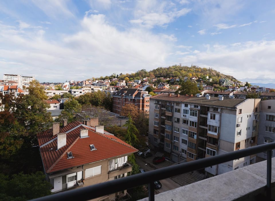 Property building, View (from property/room), Balcony/Terrace, City view
