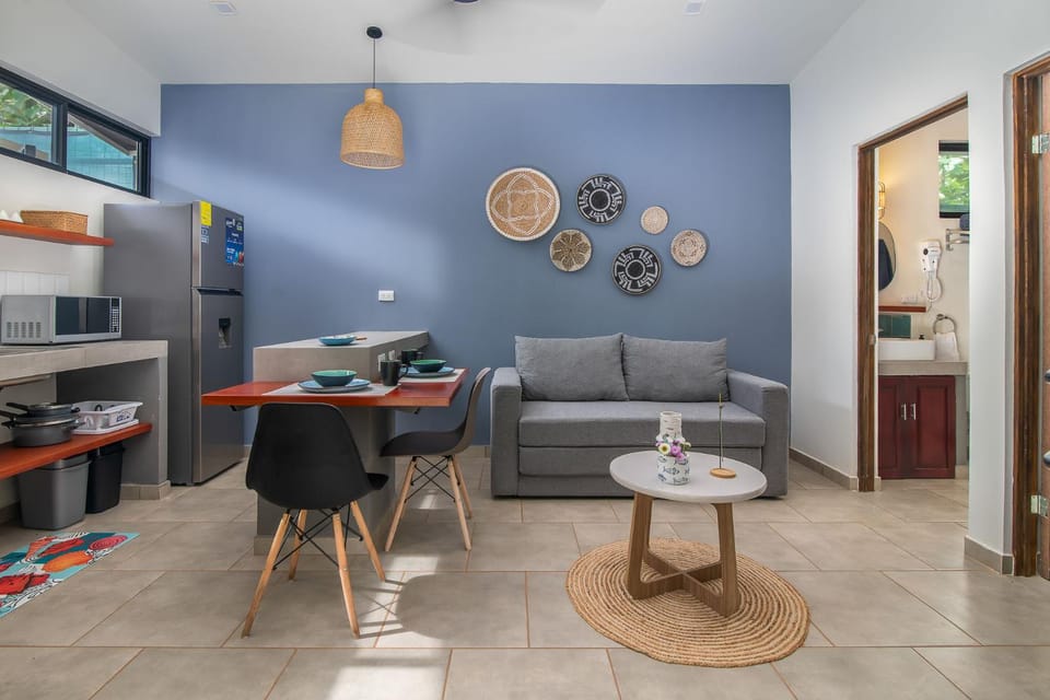 Kitchen or kitchenette, Living room, Seating area, Dining area