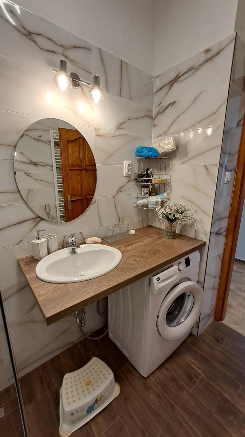 Bathroom, towels, washing machine