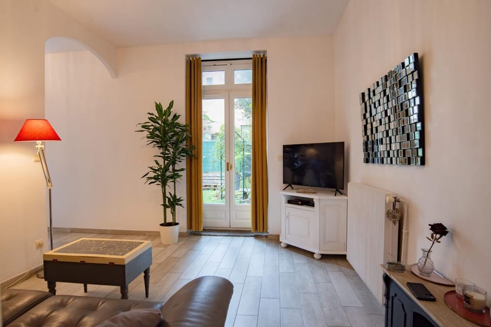 Quiet studio with garden near Part-Dieu Apartment in Villeurbanne
