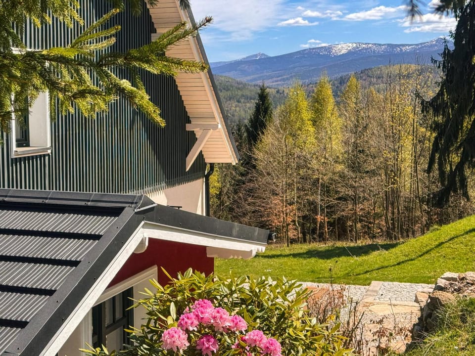 Property building, Natural landscape, Garden, Garden view, Mountain view