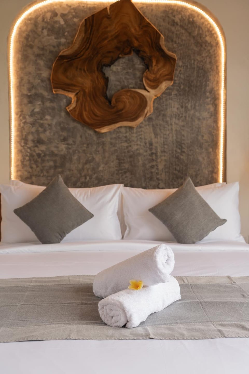 Bed, Photo of the whole room, Bedroom, towels