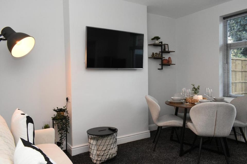 The Nottingham Nook Sleeps 7 Free Parking House in Nottingham