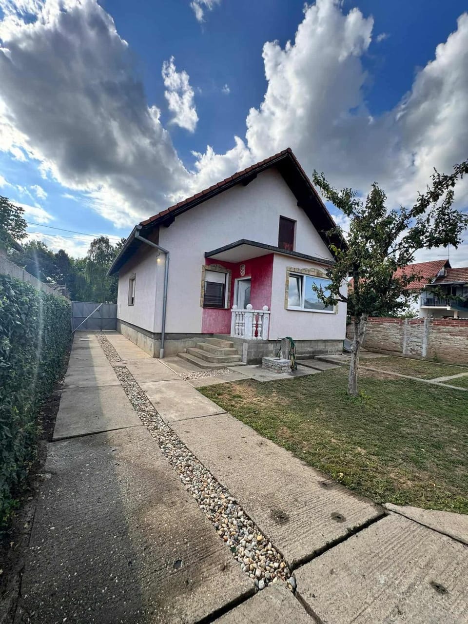 Property building, Neighbourhood