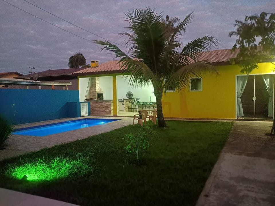 Casa com piscina em Itapoá 8 pessoas 500 m do mar House in State of Santa Catarina