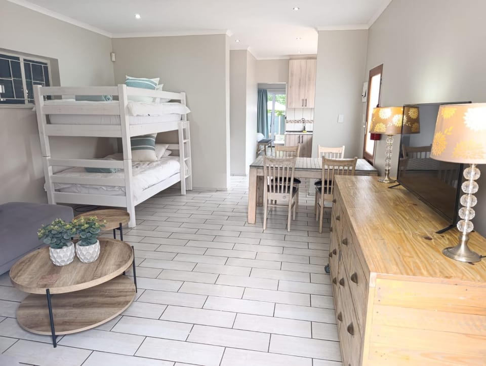 Photo of the whole room, Dining area, bunk bed