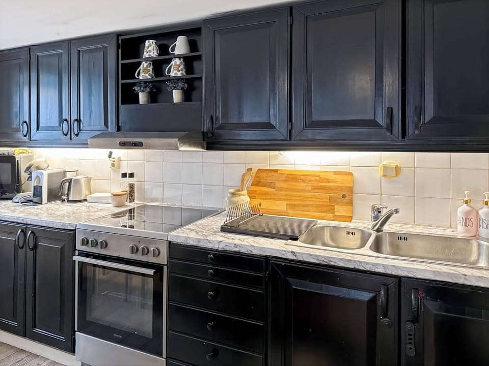 microwave, oven, kitchen
