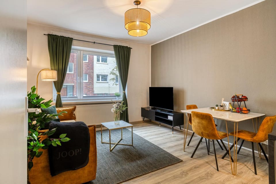 TV and multimedia, Living room, Seating area, Dining area, Evening entertainment