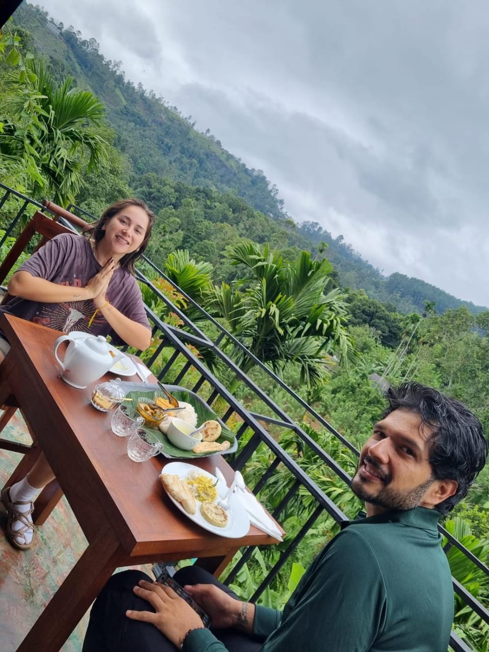 Restaurant/places to eat, Day, People, Natural landscape, Food and drinks, Dining area, Food, Guests, Mountain view, Breakfast, Continental breakfast, group of guests