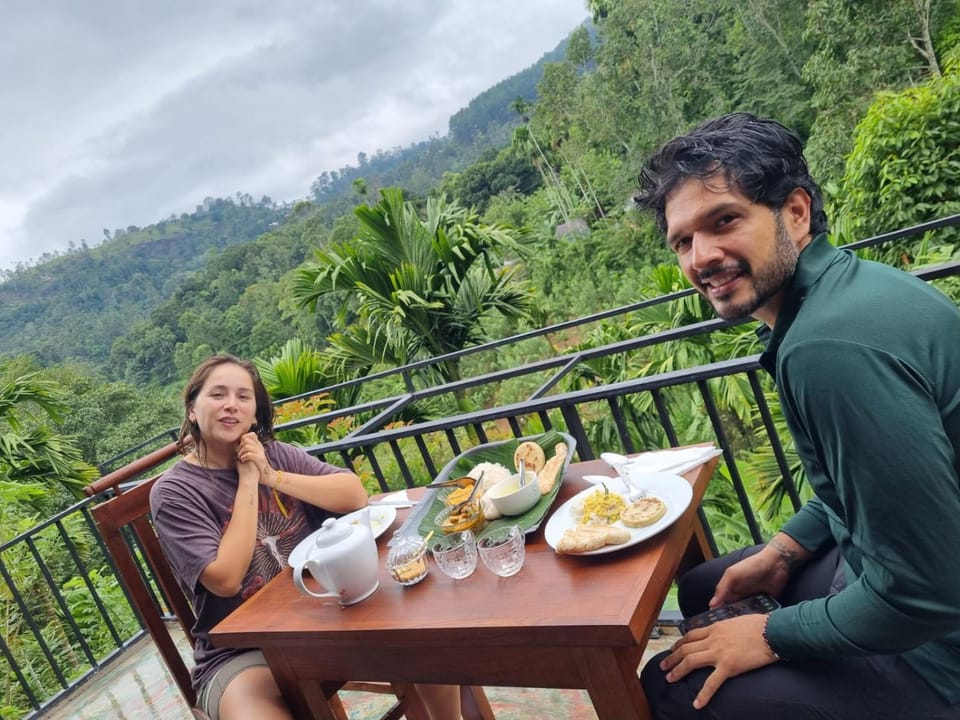 Day, People, View (from property/room), Balcony/Terrace, Food and drinks, Dining area, Food, Guests, Mountain view, group of guests
