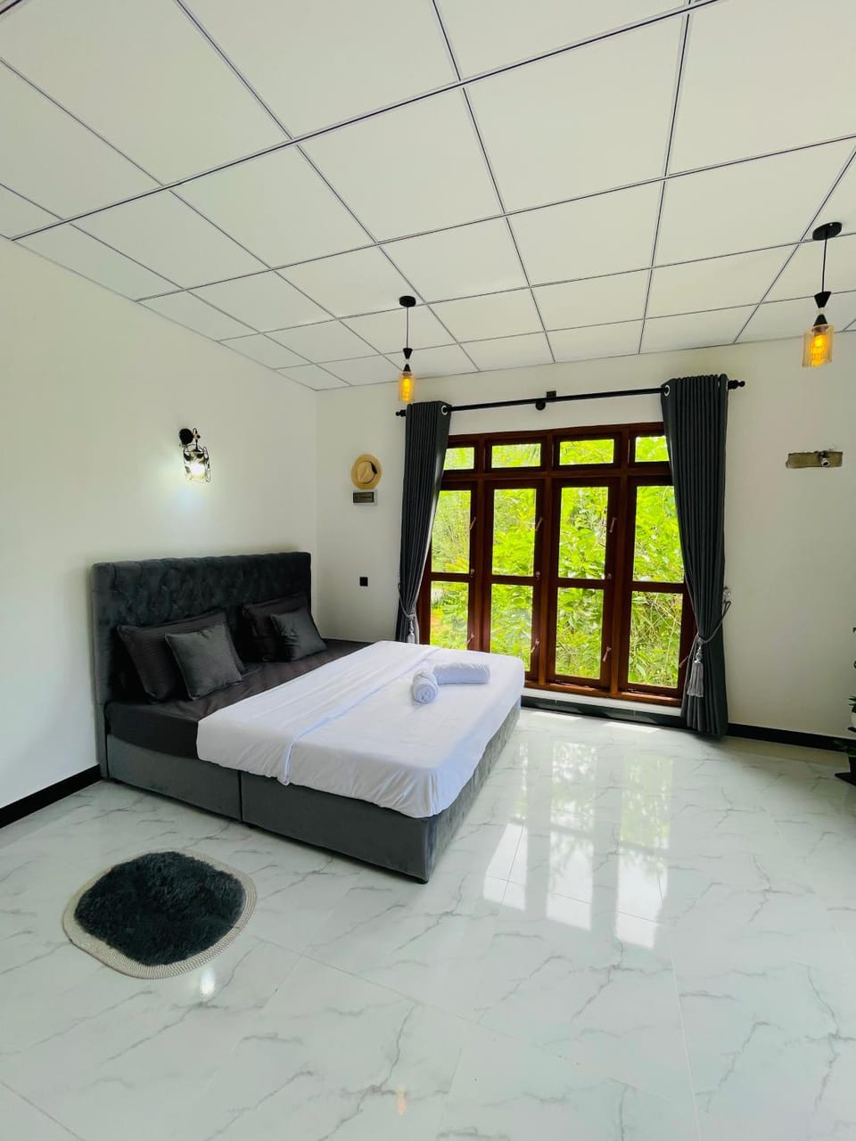 Bed, Living room, Photo of the whole room, Bedroom