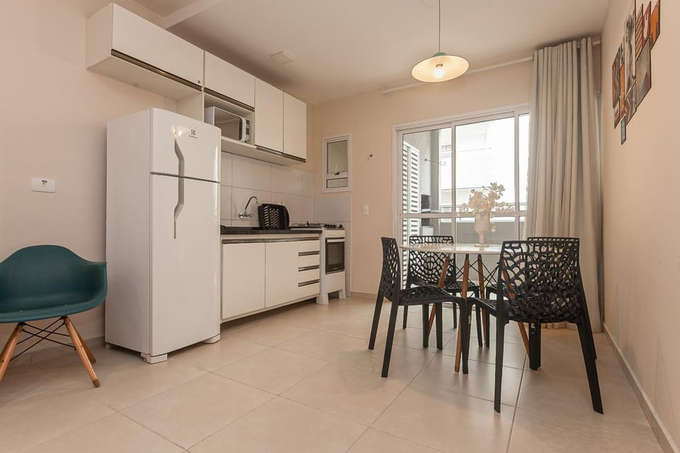 Kitchen or kitchenette, Living room, Seating area, Dining area, oven, stove