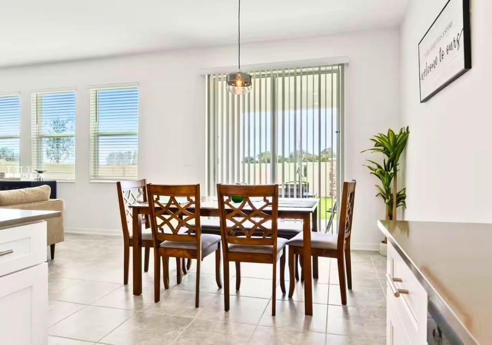 Photo of the whole room, Seating area, Dining area
