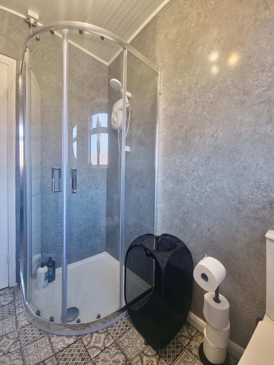 Shower, Toilet