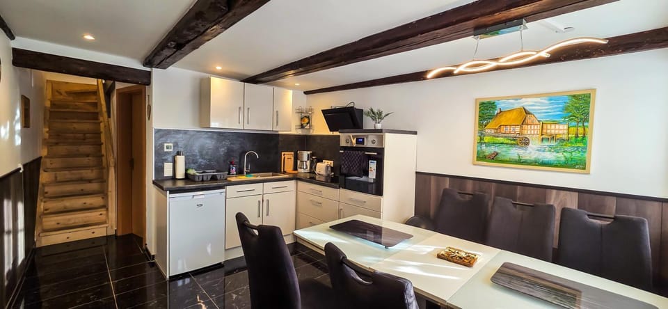 Kitchen or kitchenette, Dining area, kitchen