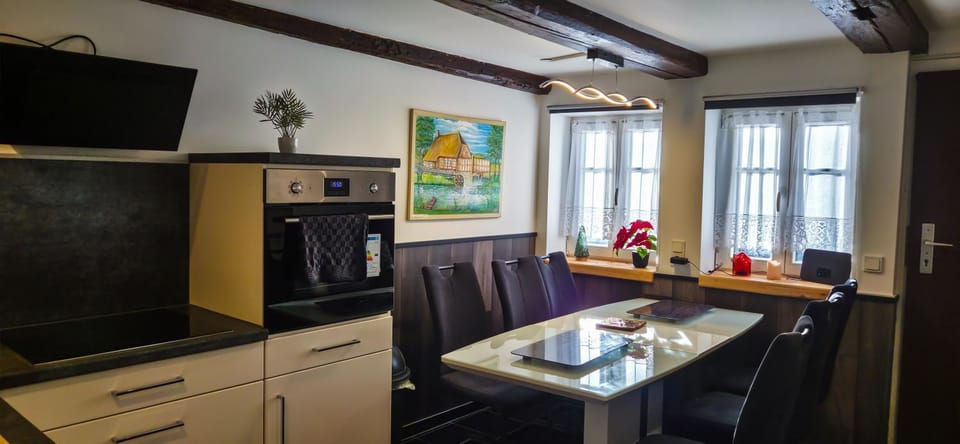 Seating area, Dining area, Food, kitchen