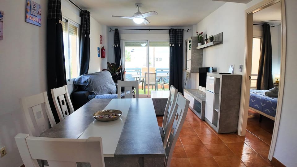 Kitchen or kitchenette, Living room, Dining area, oven