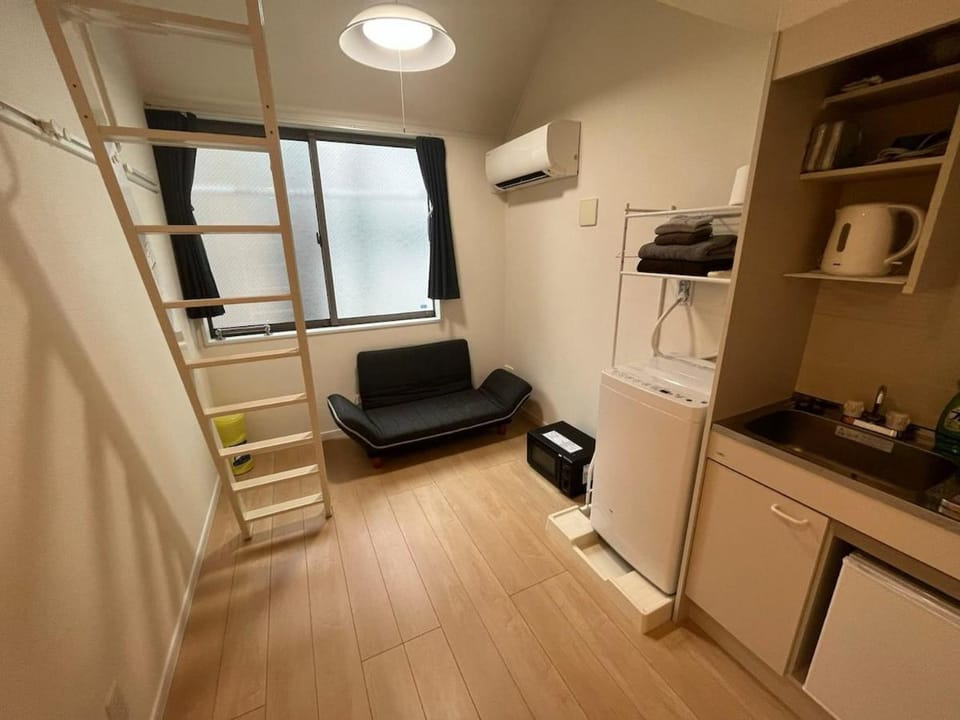 Shinjuku 5 min, Shin-Nakano Station 1 min walk, Room 201 Apartment in Japan