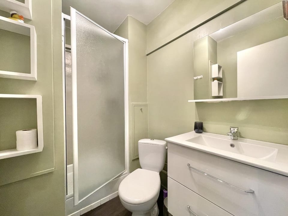 Shower, Toilet, Bathroom