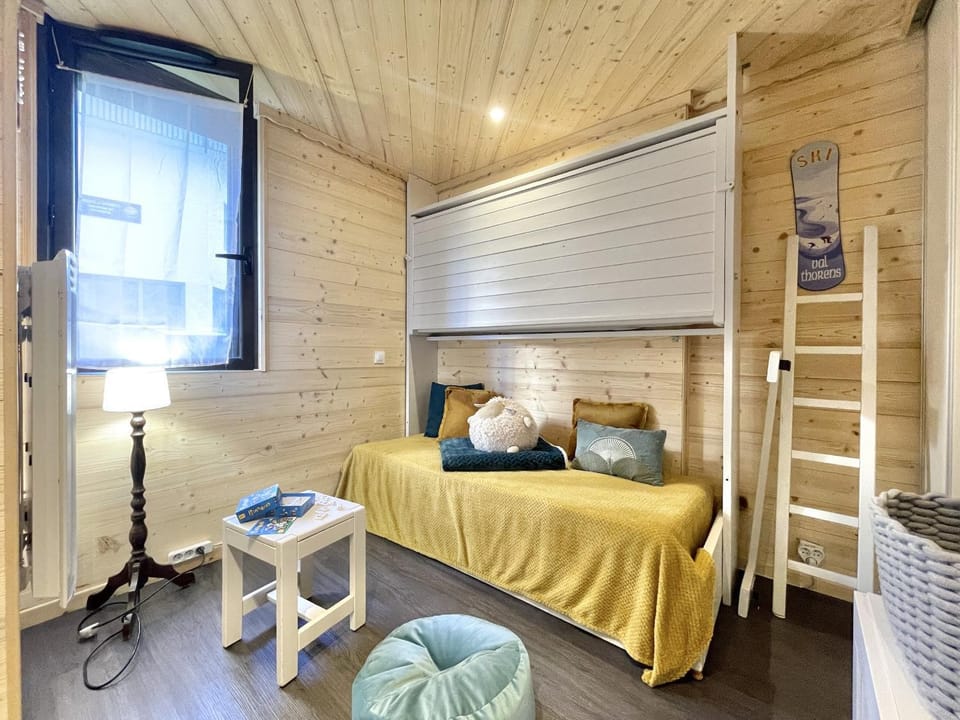 Communal lounge/ TV room, Bed, Living room, Photo of the whole room, Bedroom, bunk bed
